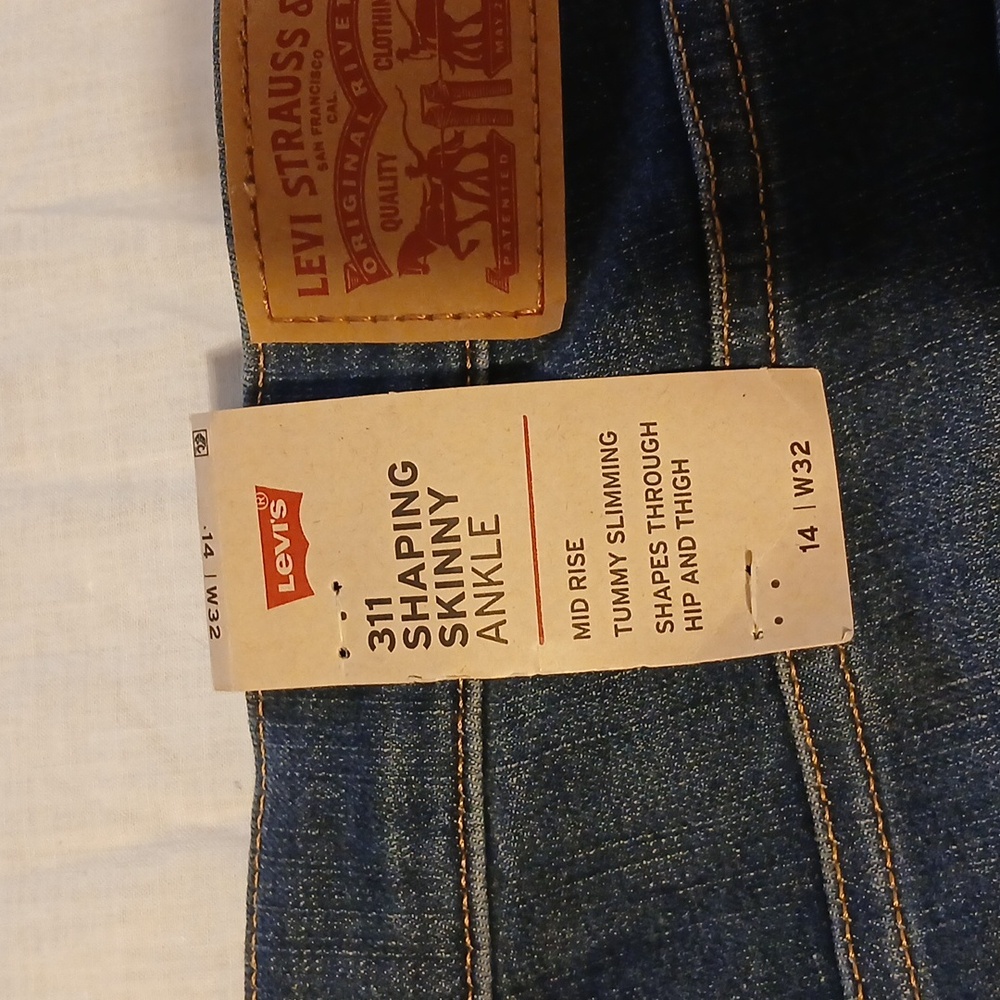 Levi's 311 Shaping Skinny Dark Blue Distressed Ankle Jeans size 32 Waist - Picture 7 of 7